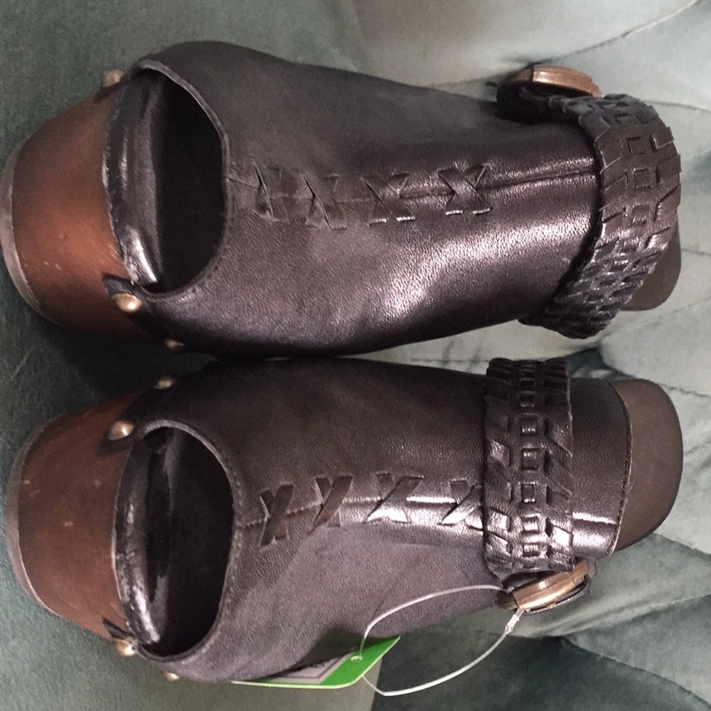 Very nice black high heals